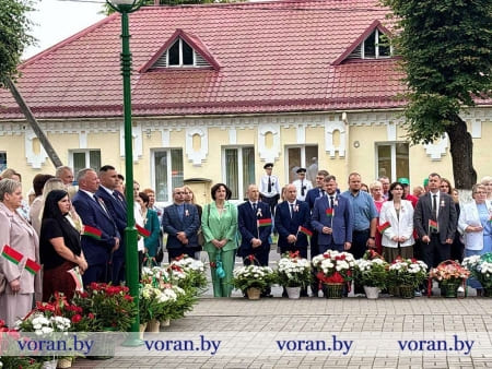 Торжественное мероприятие с возложение цветов в знак  глубокого уважения к Героям Победы