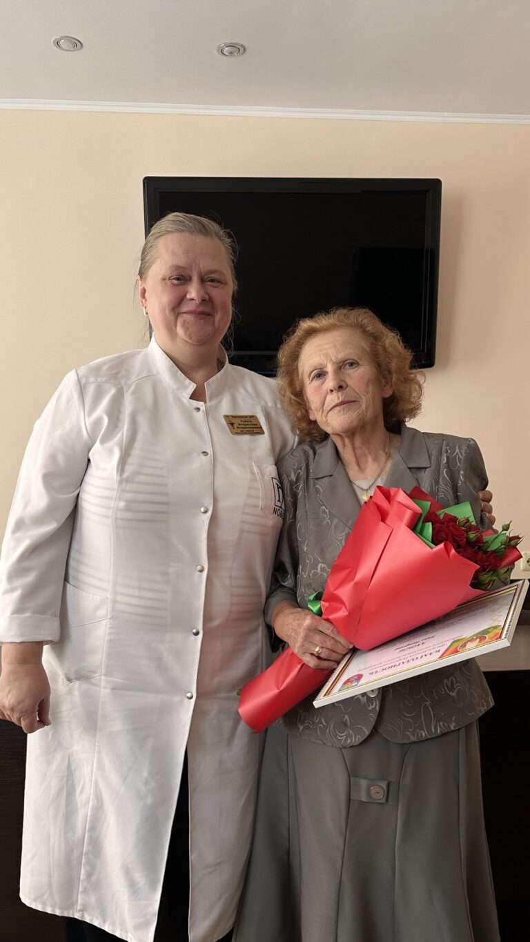 40 лет на страже детского здоровья: Нина Ладыш получила награду от руководства района